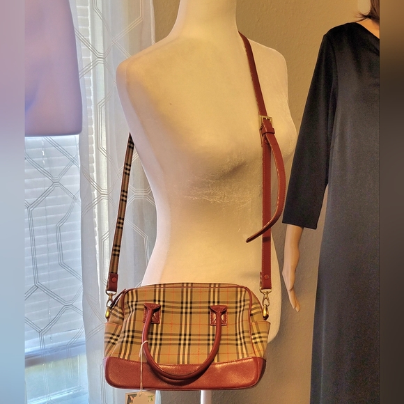 Burberry Red Nova Check 2 way bag - Picture 14 of 14